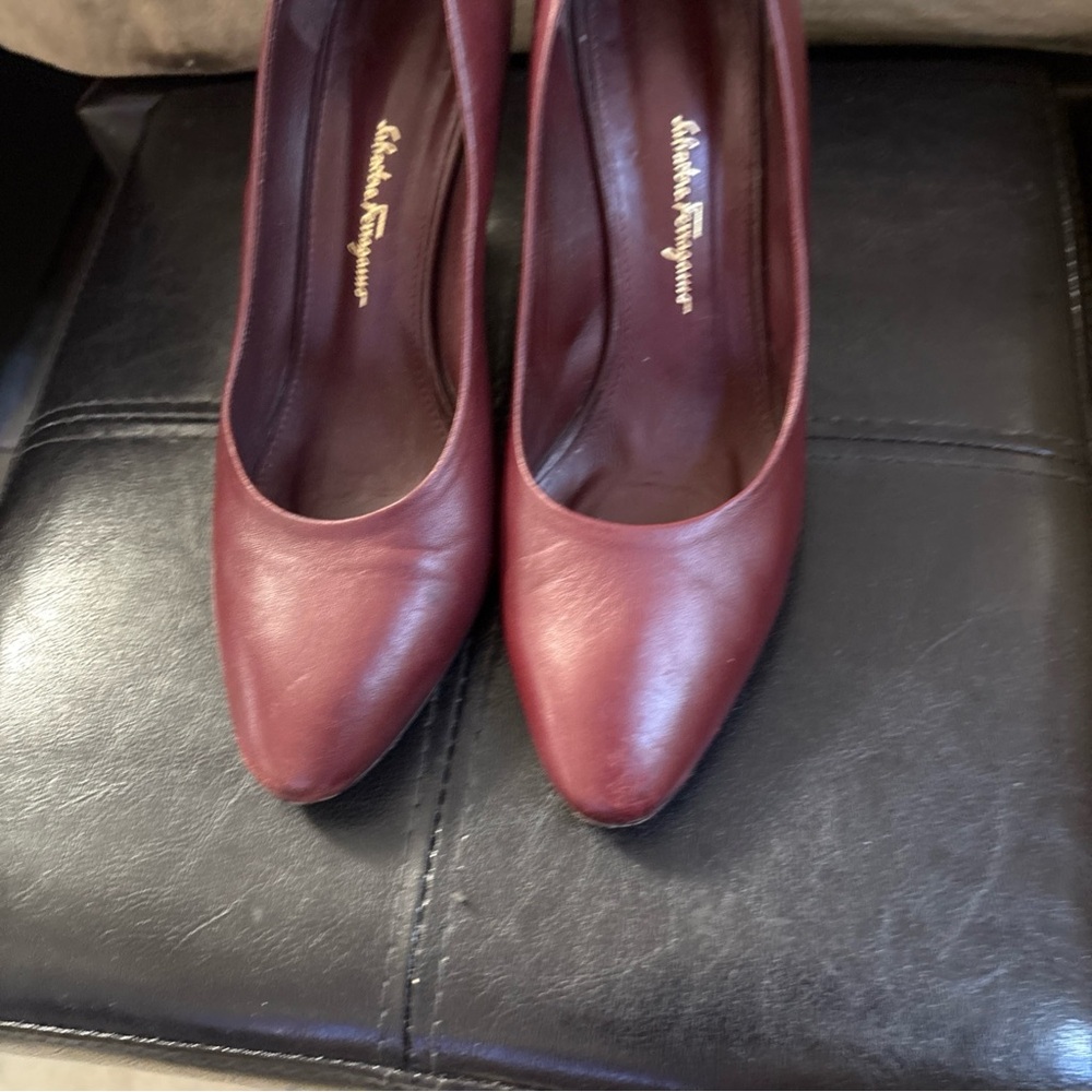 Ferragamo Judy Leather Pump Women's. Size # 7 - Picture 13 of 15
